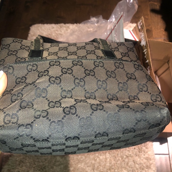 Small Gucci tote. Please see pictures. - Picture 4 of 16